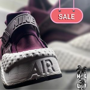 Women’s Nike Huarache size 11 Maroon color
